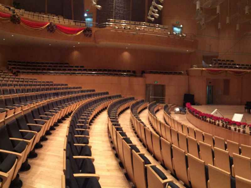 Quand la conférence se conclut en spectacle…