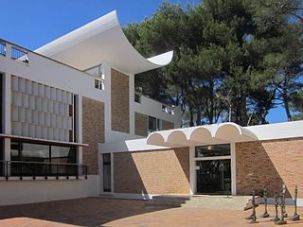 La Fondation Maeght (Waterborough, Wikipédia, CC)