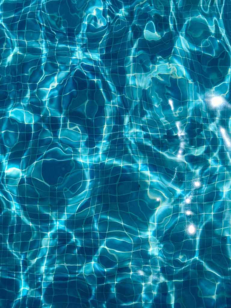 À la piscine, en&nbsp;avril