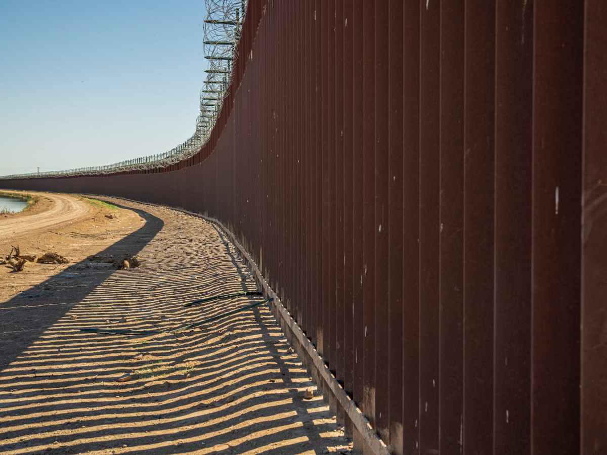 &laquo;&nbsp;Plus de cent frontières&nbsp;&raquo;